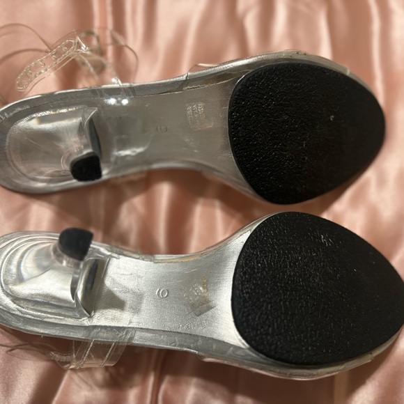 Fabulicious clear kitten heels. Size 9 (fits like 8.5) - Picture 10 of 13
